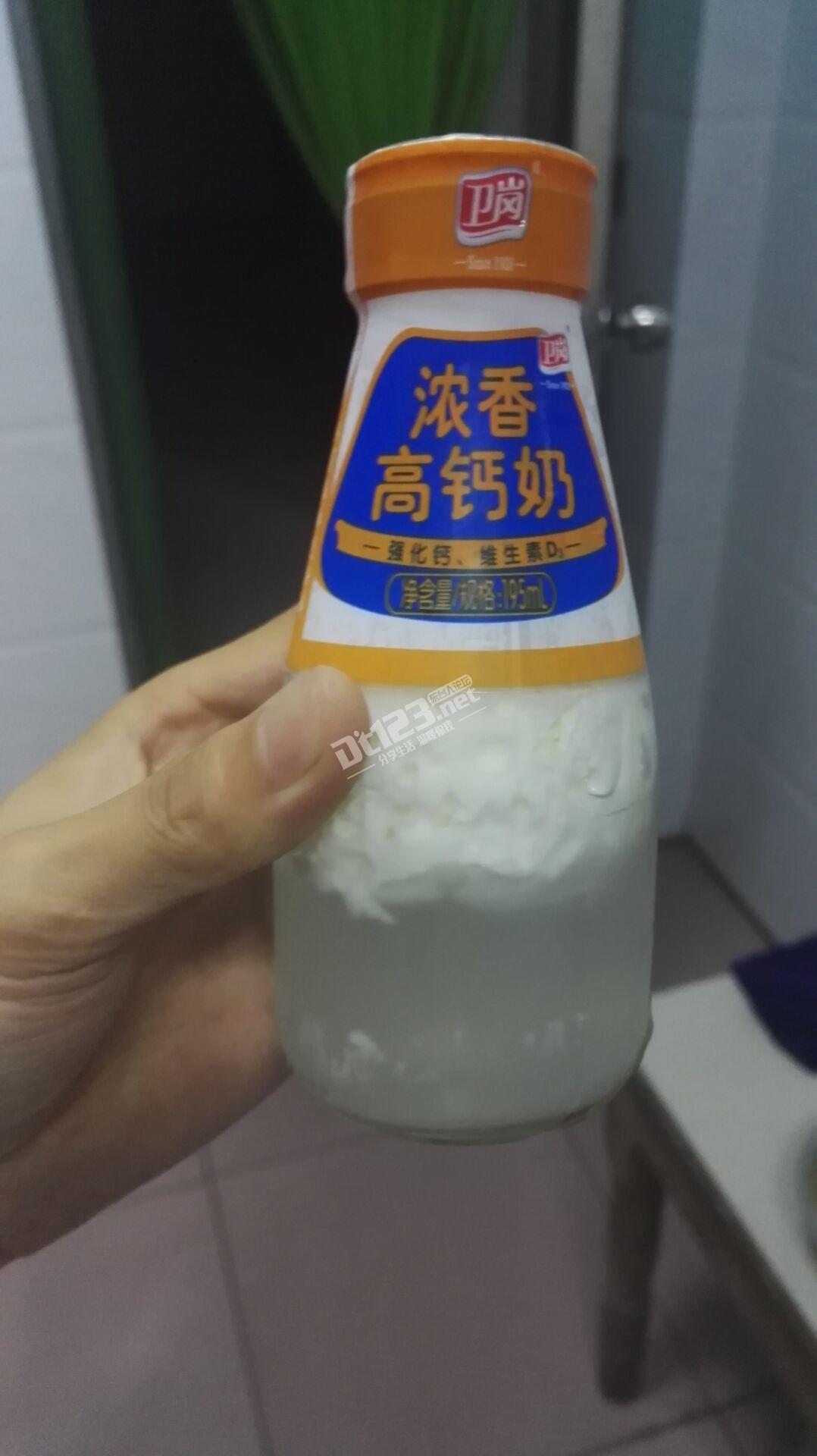 变质的鲜奶是什么样子